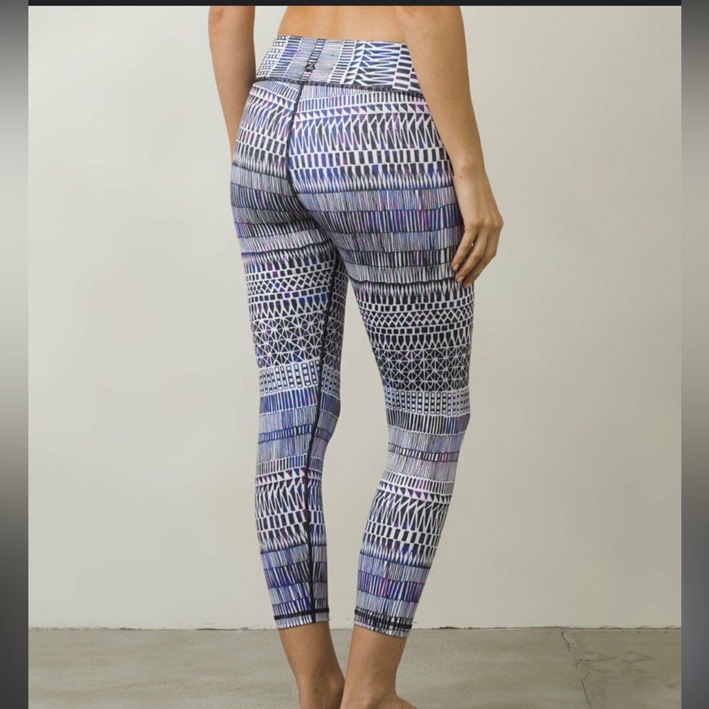 Women's Sz M PRANA Black Driftwood Geometric Print Roxanne Crop Leggings